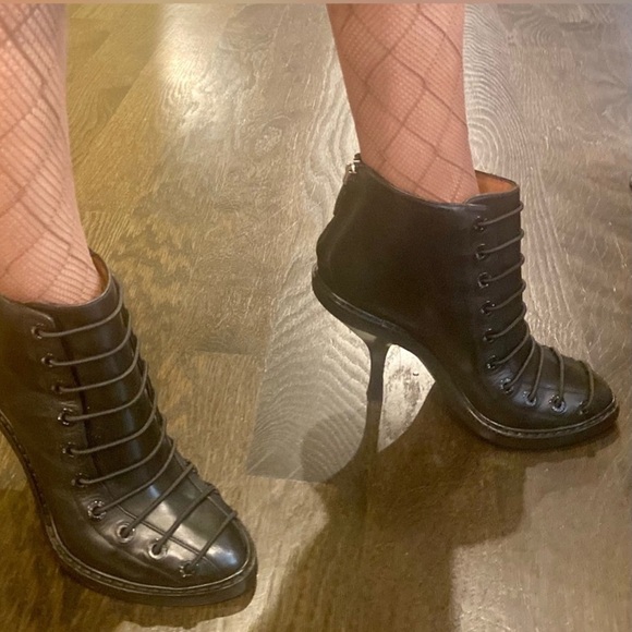 Super cool NIB Givenchy bondage booties - they are gorgeous and super stylish